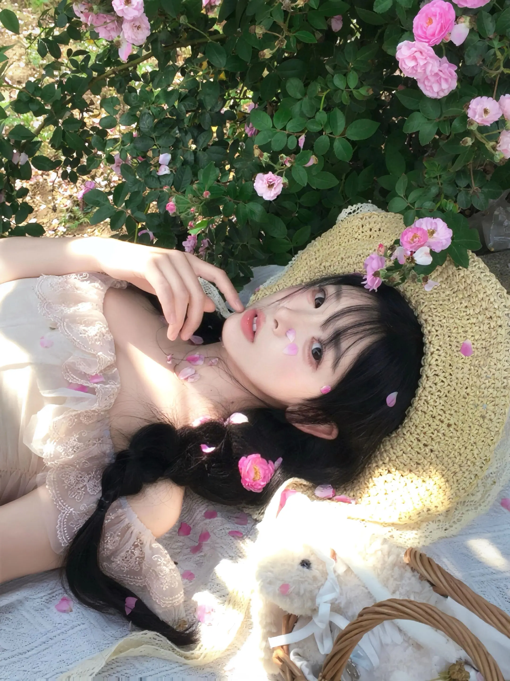 白色蕾丝蓬蓬裙 少女感 甜妹 白裙子 花与少女