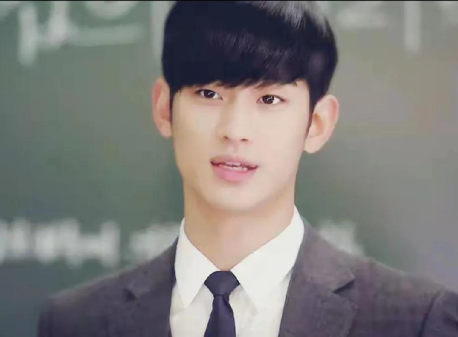 2025年韩国娱乐圈炸锅！国民男神金秀贤深陷丑闻，被指与未成年女星金赛纶有“不当