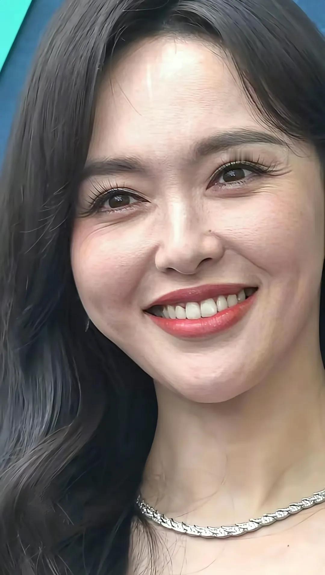 这是糖糖真实的样子吗？

有点不敢相信

眼角纹这么多了

她们平日的保养那么好