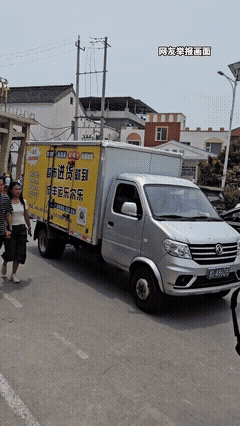 我一开始还没注意，第二遍看的时候发现。。。唉真是绝了 