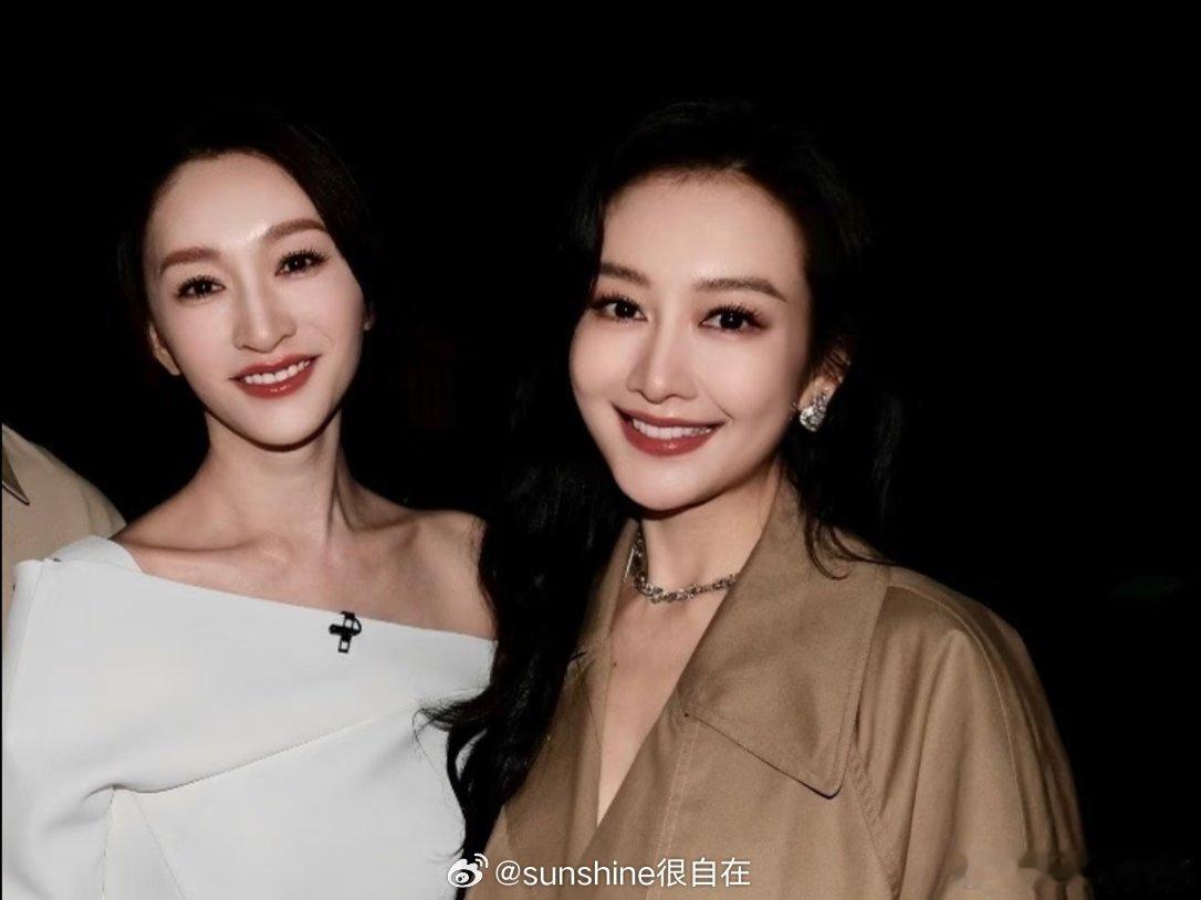 王鸥回复李小冉 李小冉评论王鸥，抱抱我美丽的大女人，王鸥回复李小冉[来抱抱][来