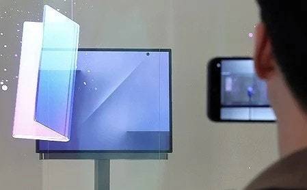 Galaxy Z TriFold 比我想象中的要宽好多[允悲] ​​​