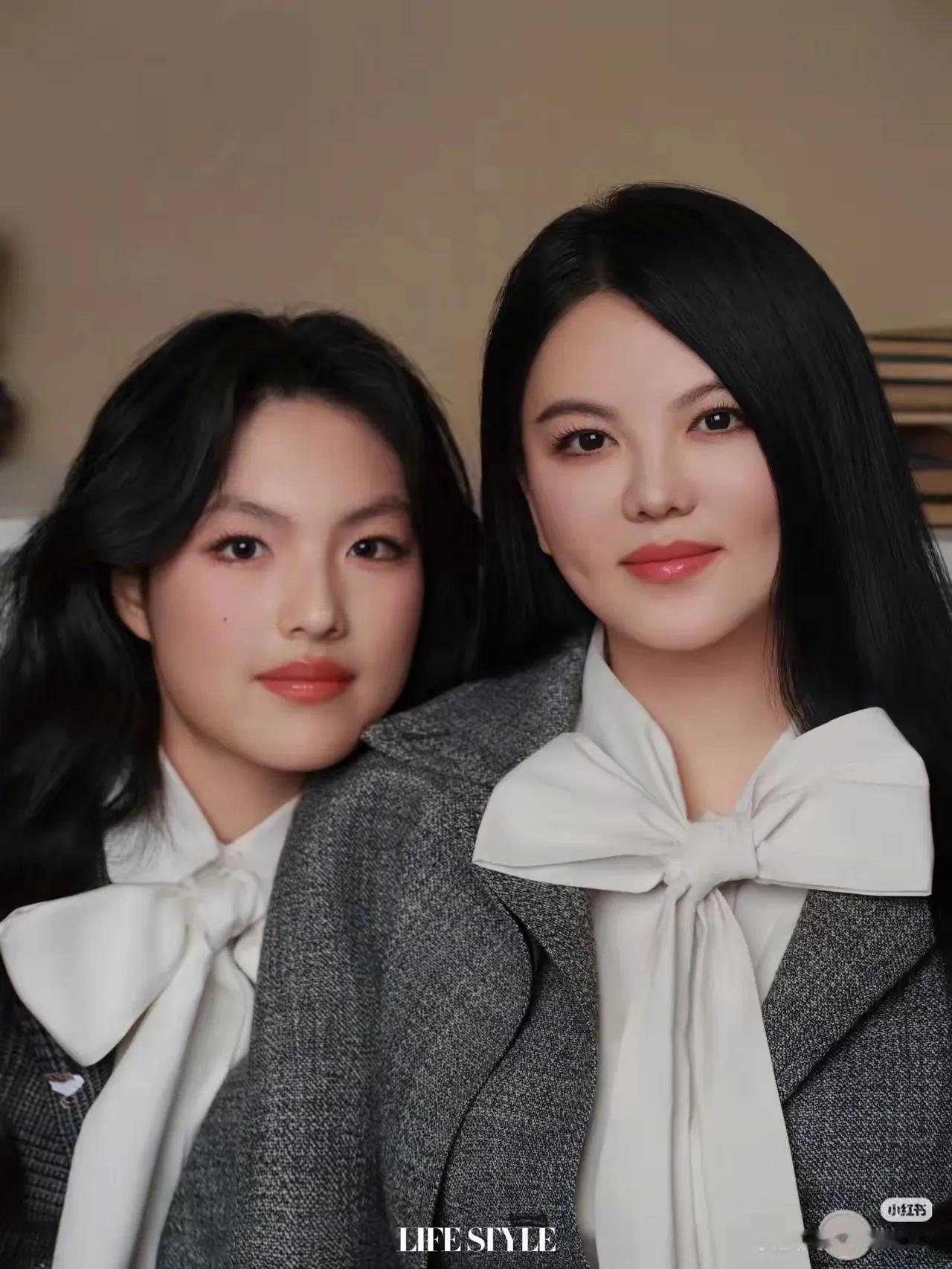 李湘又一夜回春，这照片跟她年轻的时候一模一样的，她女儿王诗龄都没有她好看。
好喜