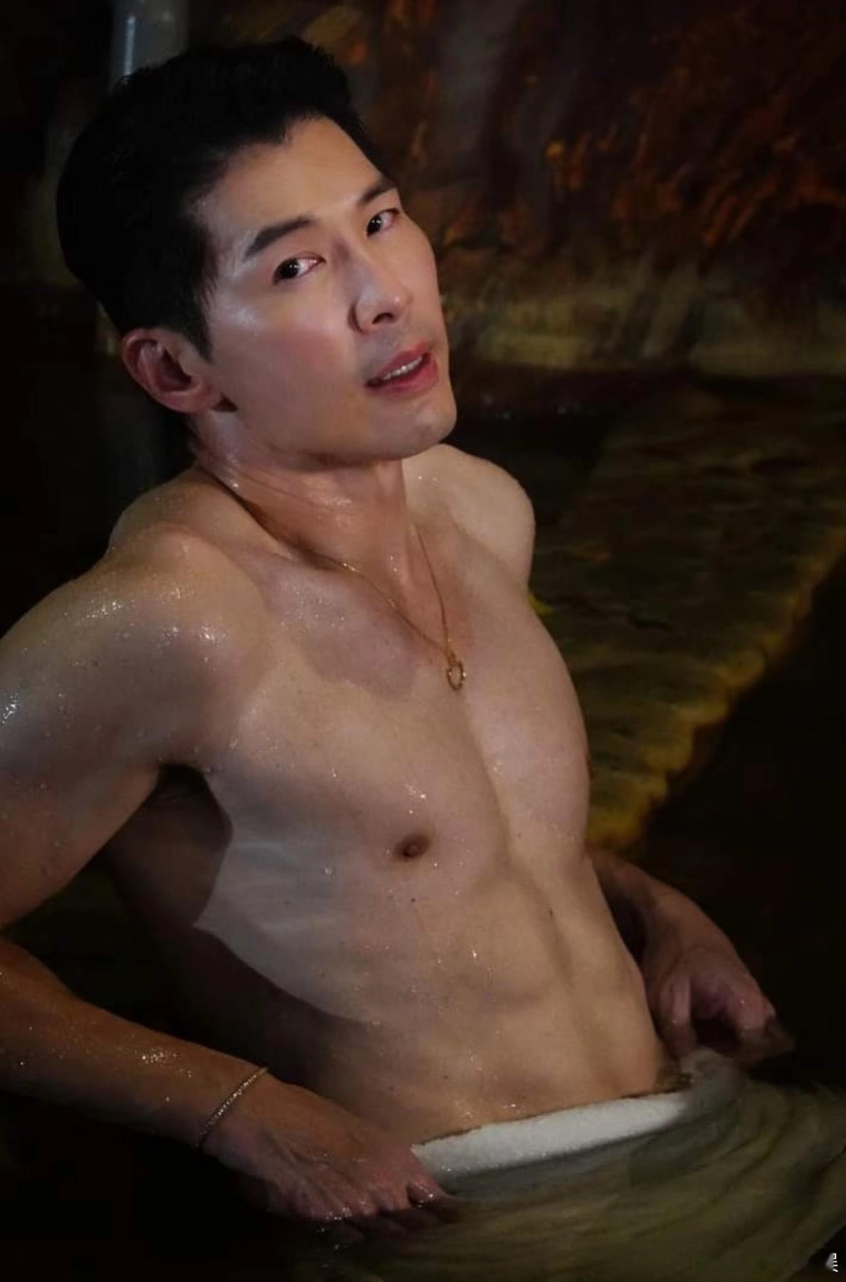 黄少祺自曝入伍后曾徒手抠尿垢额滴个娘嘞，帅哥都这么命苦的吗？都逃脱不了被霸凌的命
