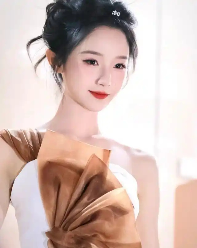 短剧圈新一姐已经正式亮相了，既不是李柯以也不是郭宇欣，好多网友看完都说自己不认识