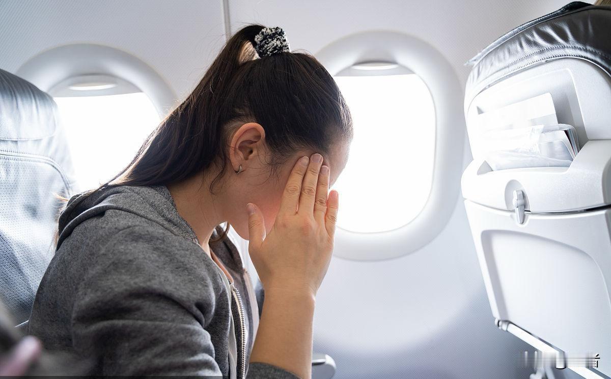 晕机！

大家都听说过晕车、晕船，那你听说过严重晕机的吗？我们单位就有一位部门领