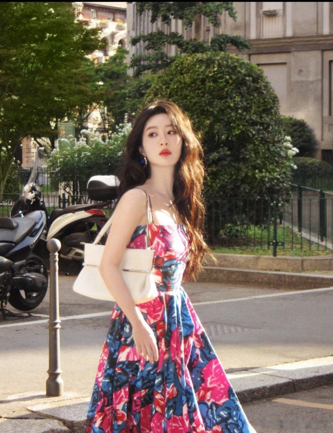腾讯视频[超话] 深情不及久伴，厚爱无须多言。眼中的你，无人可比；心中的你，无人