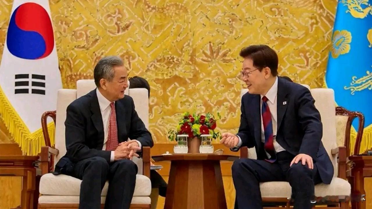 回暖不忘划红线：中韩交往里清晰的分寸感
 
8月20日，李在明在青瓦台会见王毅时