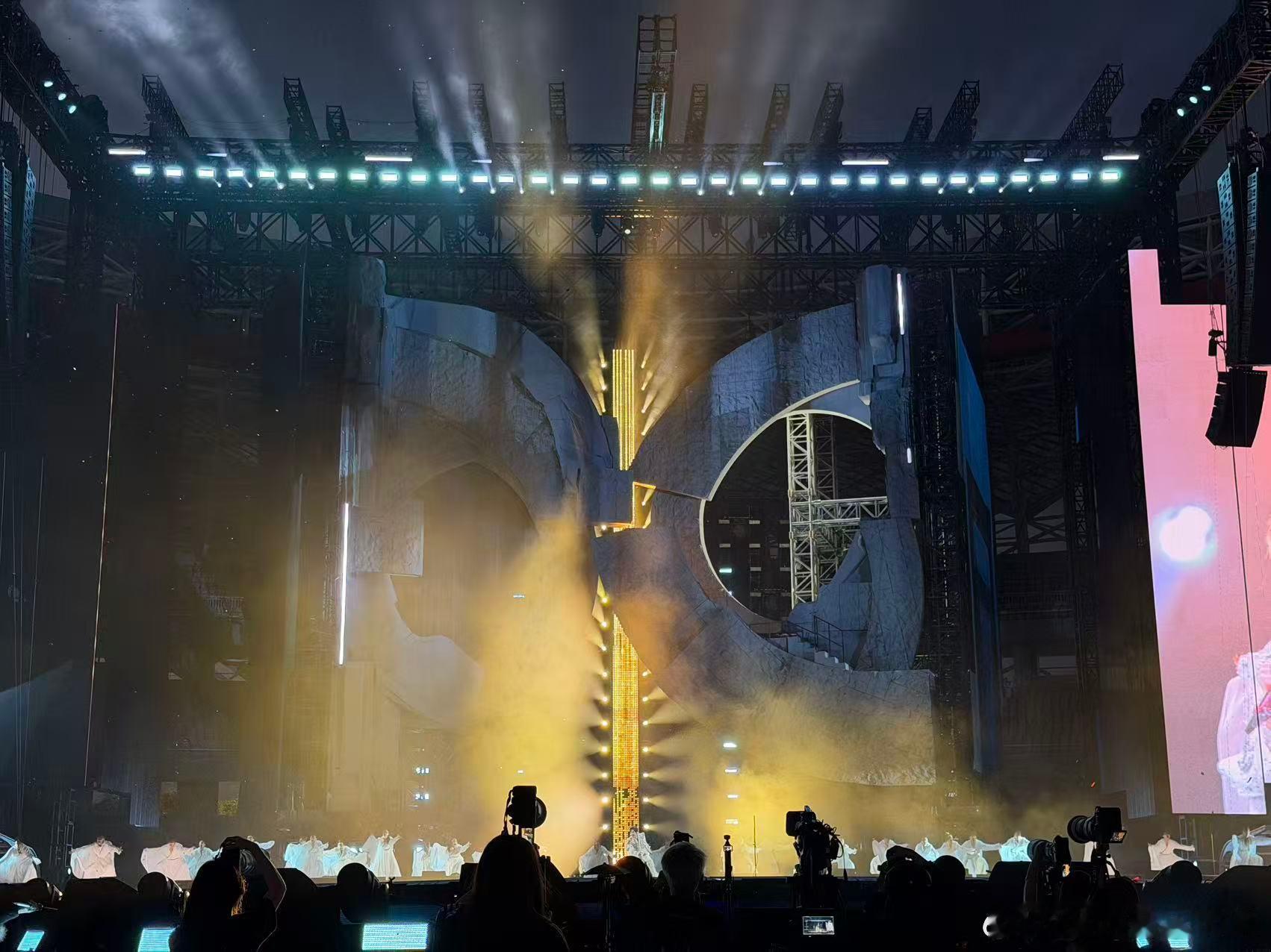 陈楚生内娱演唱会的良心标杆陈楚生地产界唱歌最好听的 这辈子一定要去一次陈楚生的现