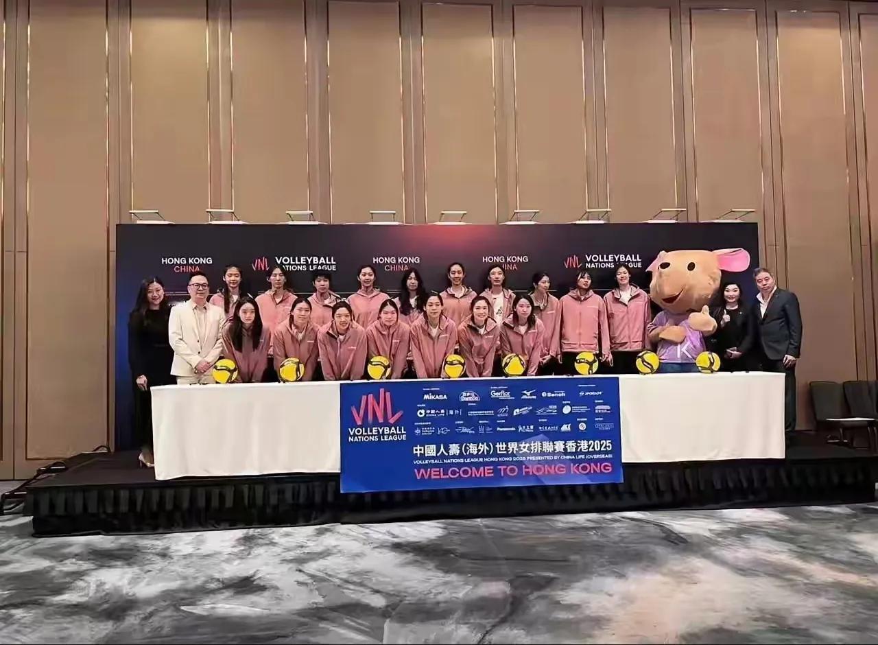 与日本女排交手前，中国女排会不会调整李盈莹进入14人大名单？
在北京站，前两场比