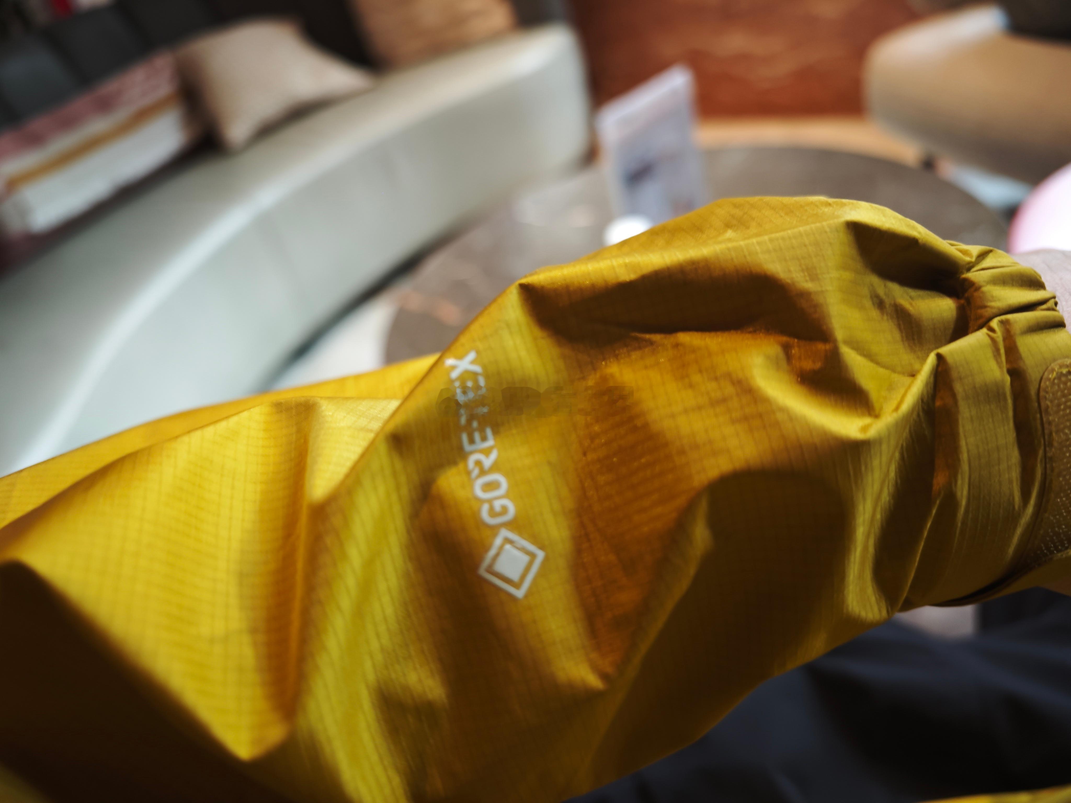 其实很多的老款gore-tex的材质都含 PFAS（永久化学品），作为户外产品的