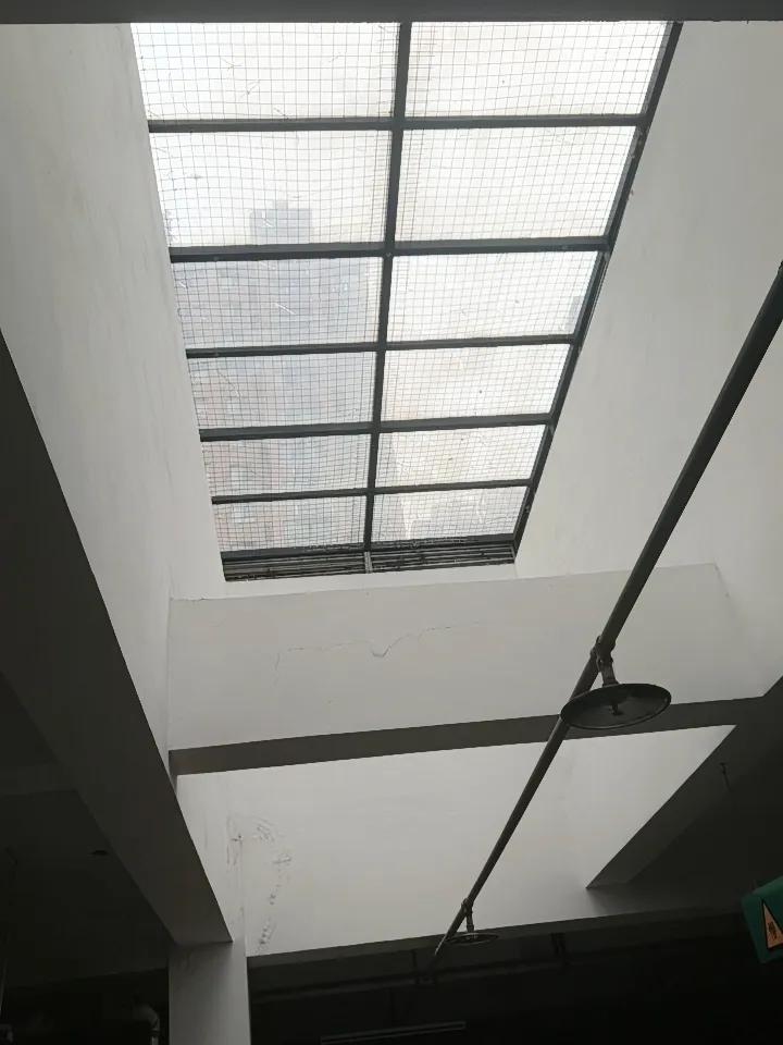 现在早上7点整，由于台风影响，山东鲁西南正在下小雨。枣庄，临沂更大 ，出门带好雨