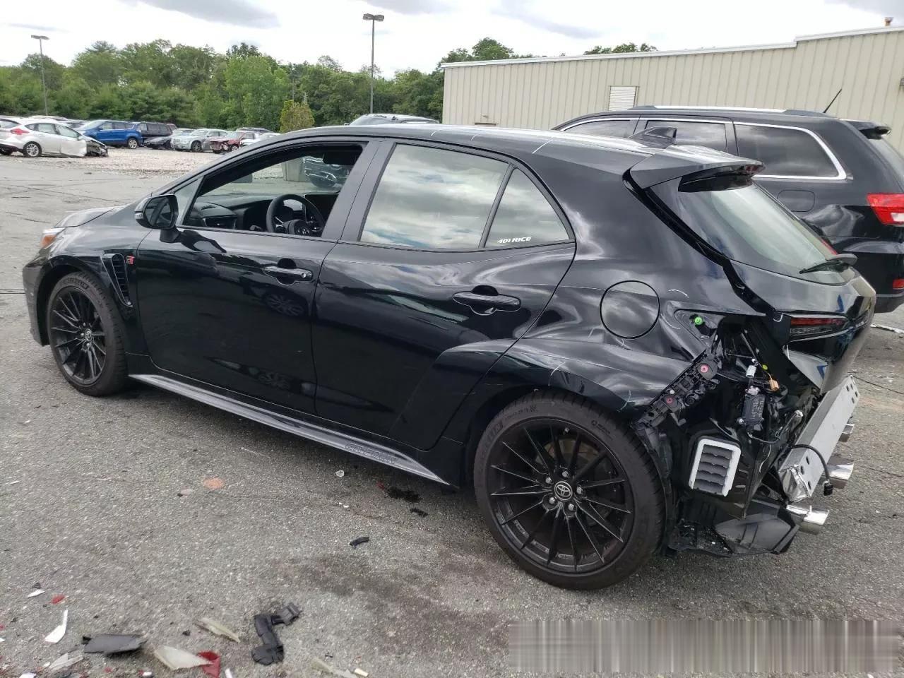 全新GR卡罗拉刚刚上市，便出现了4台损坏的车辆，不知是出了事故还是本身就是测试车