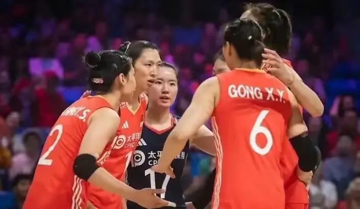 中国女排1-3波兰女排，2人优秀3人一般2人拉胯，两位置太差
她们还是一帮孩子，