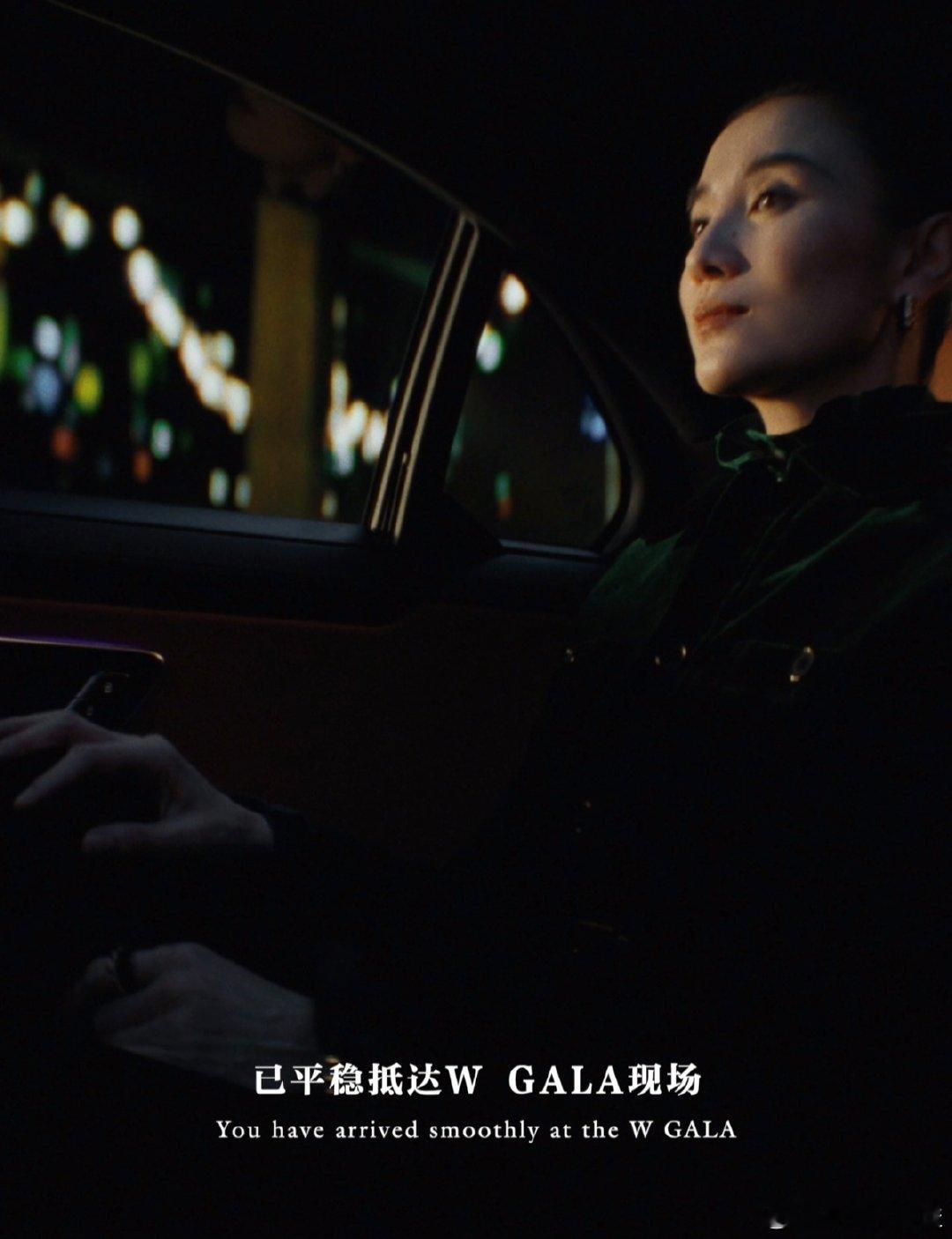 宋佳的S级经典镜头W年度光影盛典的这支短片里，宋佳用细腻演绎让007经典名场面焕