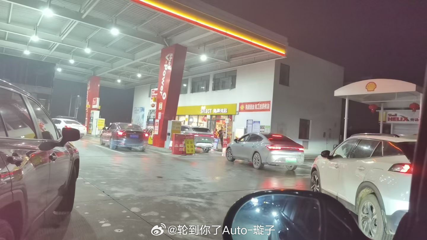 对国内成品油价格采取临时调控今晚的油 你们都加上了吗