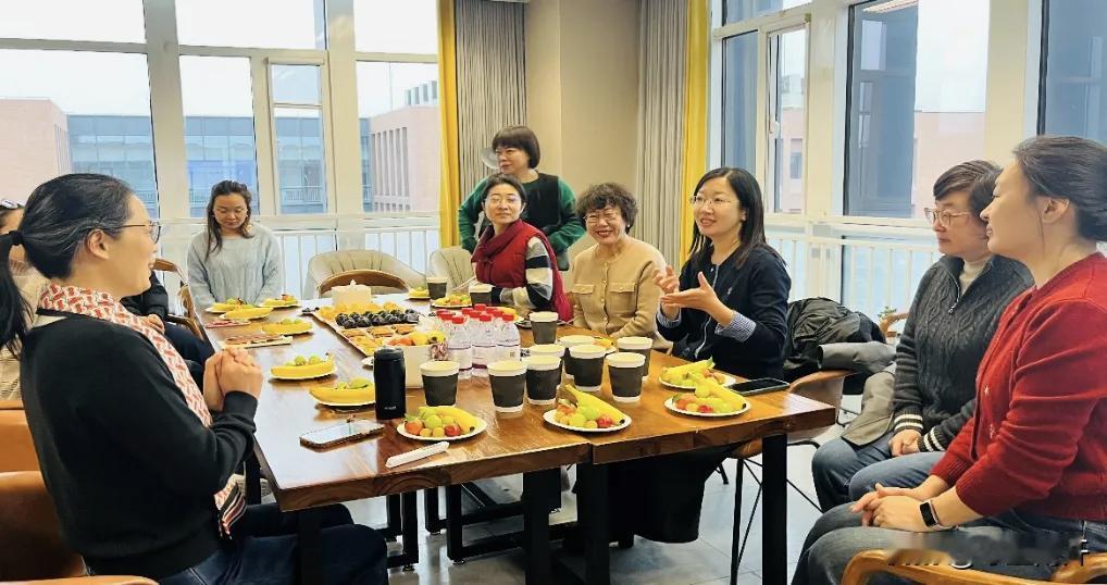 南开大学周恩来政府管理学院举办“美与健康”专题讲座庆祝三八妇女节。