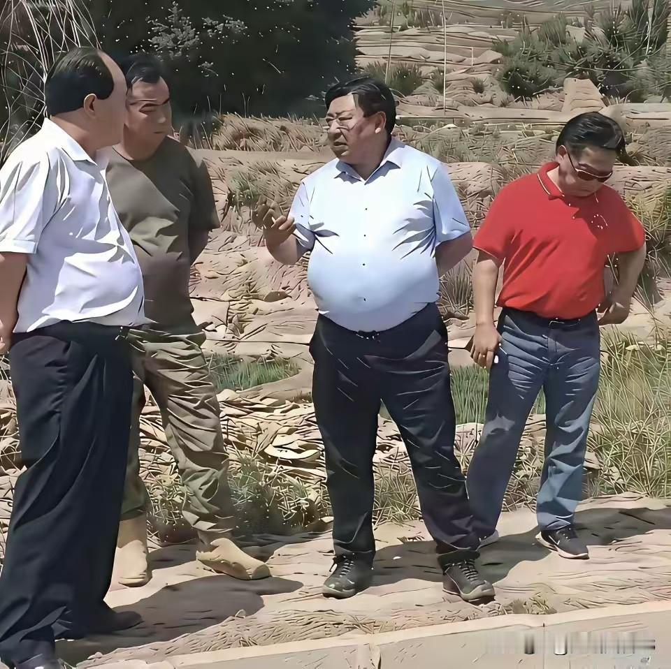 汛期将至，为抓实抓细防汛备汛各项工作，上级领导深入辖区河道、沟渠沿线开展实地督导