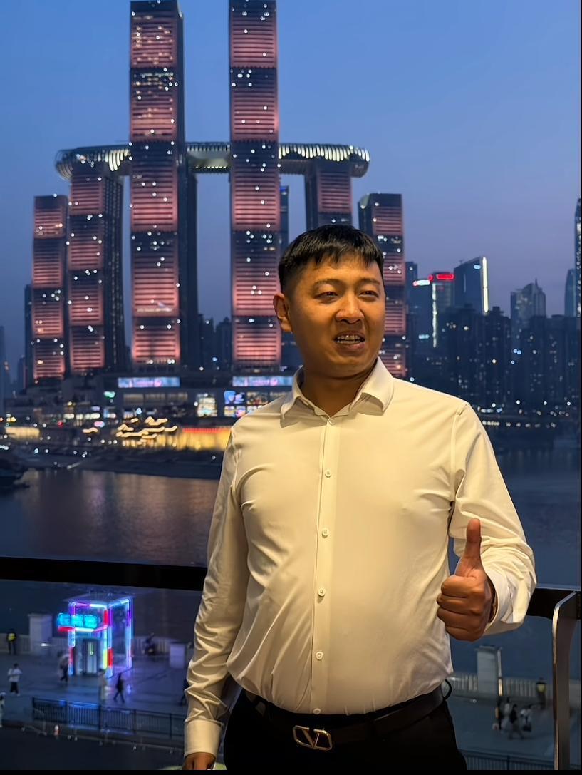 河北保定我最佩服的人，就是“保定杜月笙”，芦建铮。
作为保定芦记汽车的老板，芦建