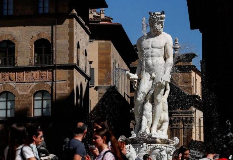 意大利文艺复兴名城佛罗伦斯上周六（18日）发生游客破坏地标雕像事件，引发舆论关注