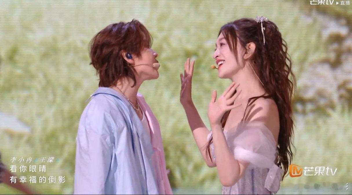 浪姐今天全开麦浪姐今天唱跳组也全开麦了吧！比小考唱的好很多了！浪姐全开麦了浪姐直