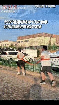 “当妈不忍心，姐姐真上手！”南京，13岁的弟弟138斤了，妈妈看着不是办法，想着