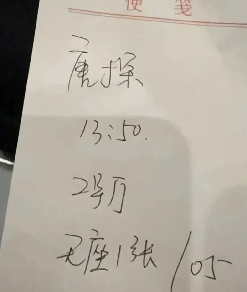 这个春节档的电影有多好看啊？

有县城电影院居然开始售卖站票了。

而且最关键的
