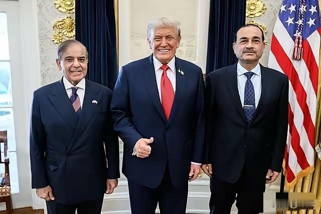 关键时刻，还是巴基斯坦[笑哭]
巴基斯坦陆军元帅穆尼尔与美国总统特朗普通话。穆尼