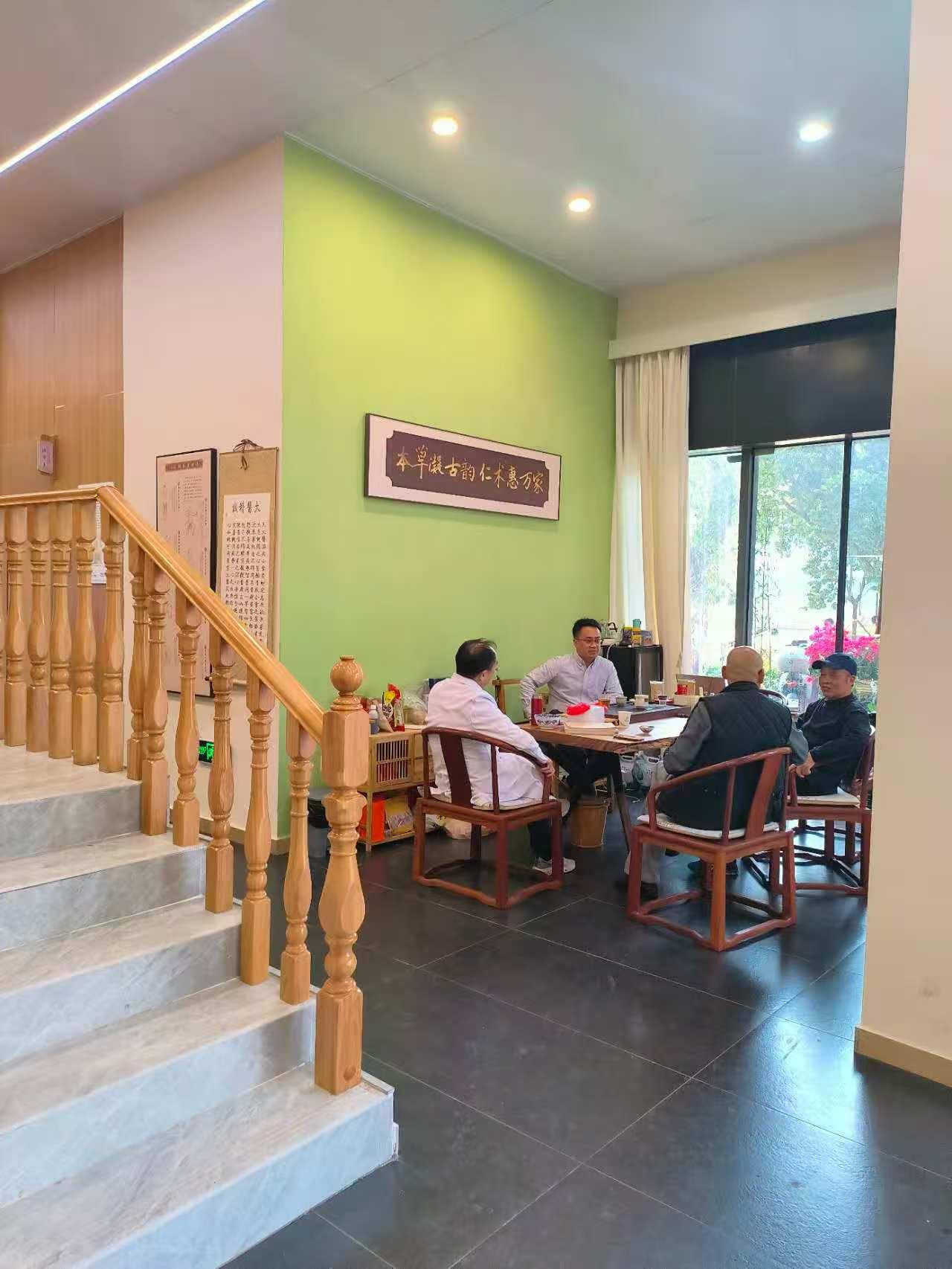 谁在局限中医文化发展的道路?
没有任何人去局限于中医文化的发展道路，是中医这个属