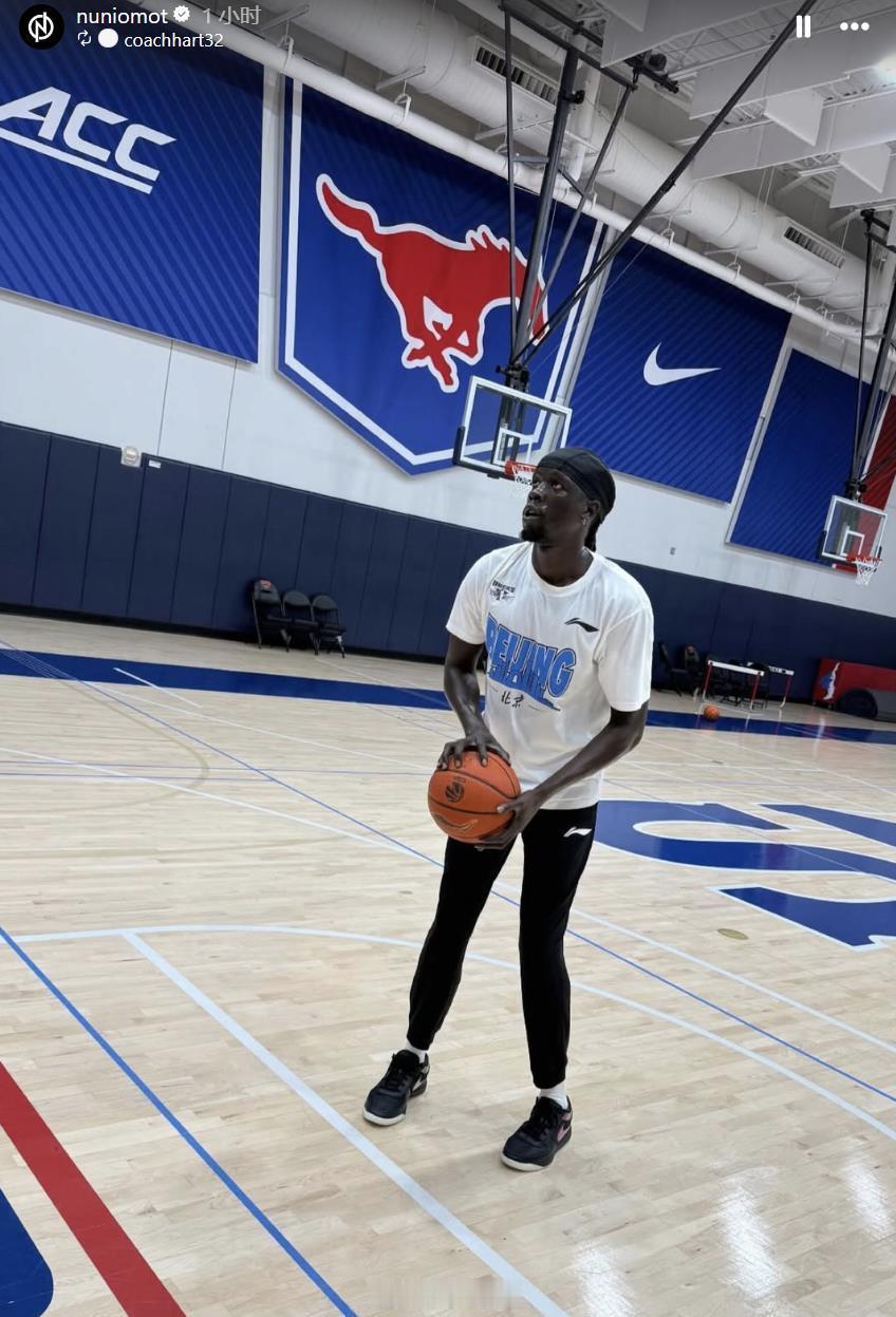 这是换上CBA装备，换上CBA的球，开始再次适应了吗？