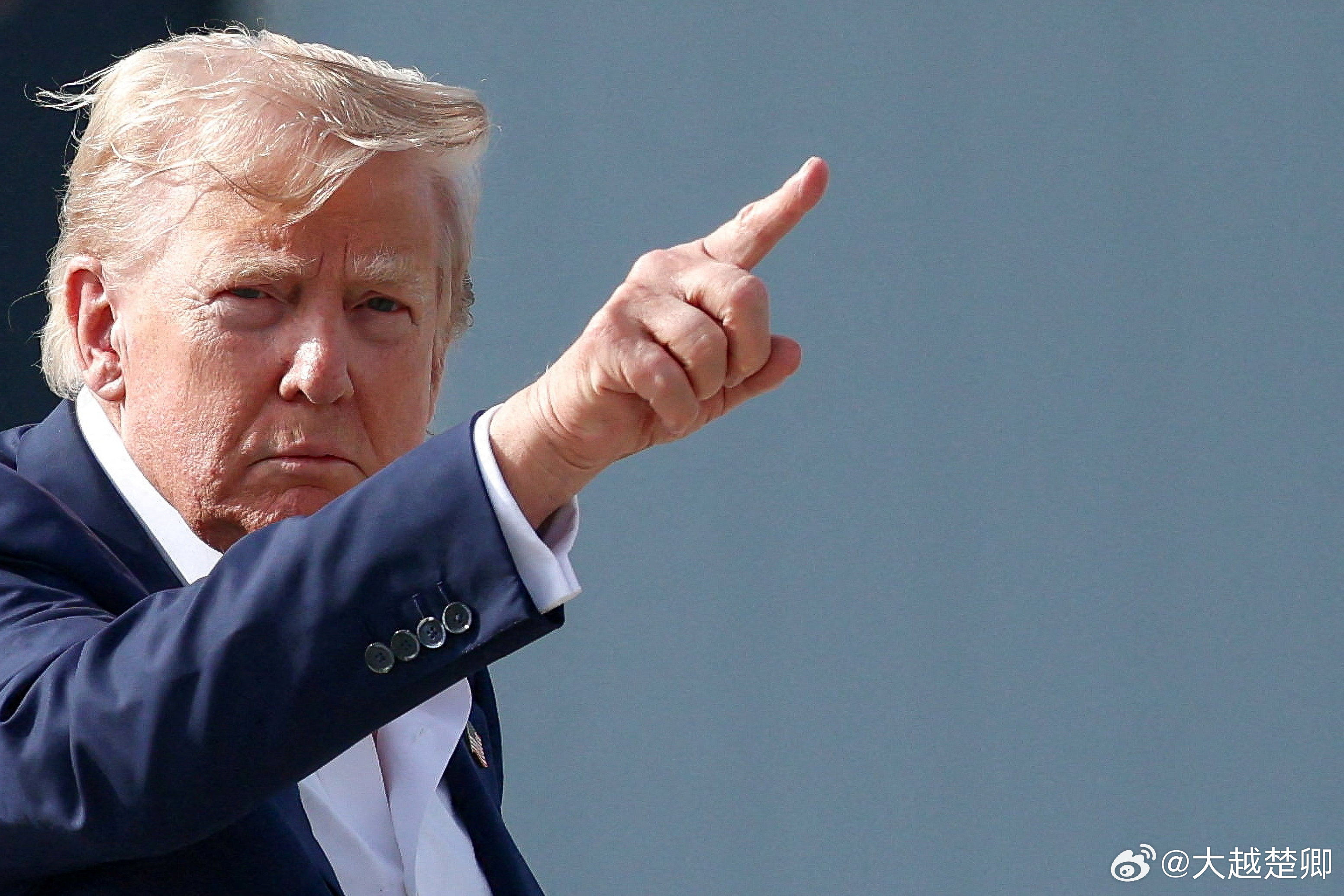 特朗普发帖说，如果伊朗胆敢阻断霍尔木兹海峡的石油运输，美国将加码20倍打击，使伊