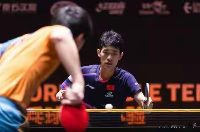 张本智和被打出了表情包，陈俊崧2比3惜败张本智和，无缘晋级2026新加坡大满贯赛