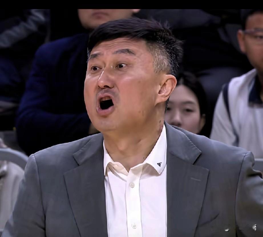 0.00秒球进了，浙江队牛不？
广东队太悲催了，我以为剩下十多秒，杜峰肯定得布置