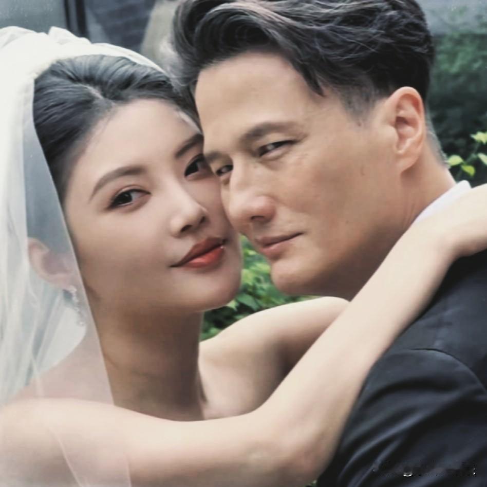 刚才专门去查了一下

不查不知道，一查吓一跳

没想到尹子维和徐冬冬
分分合合8