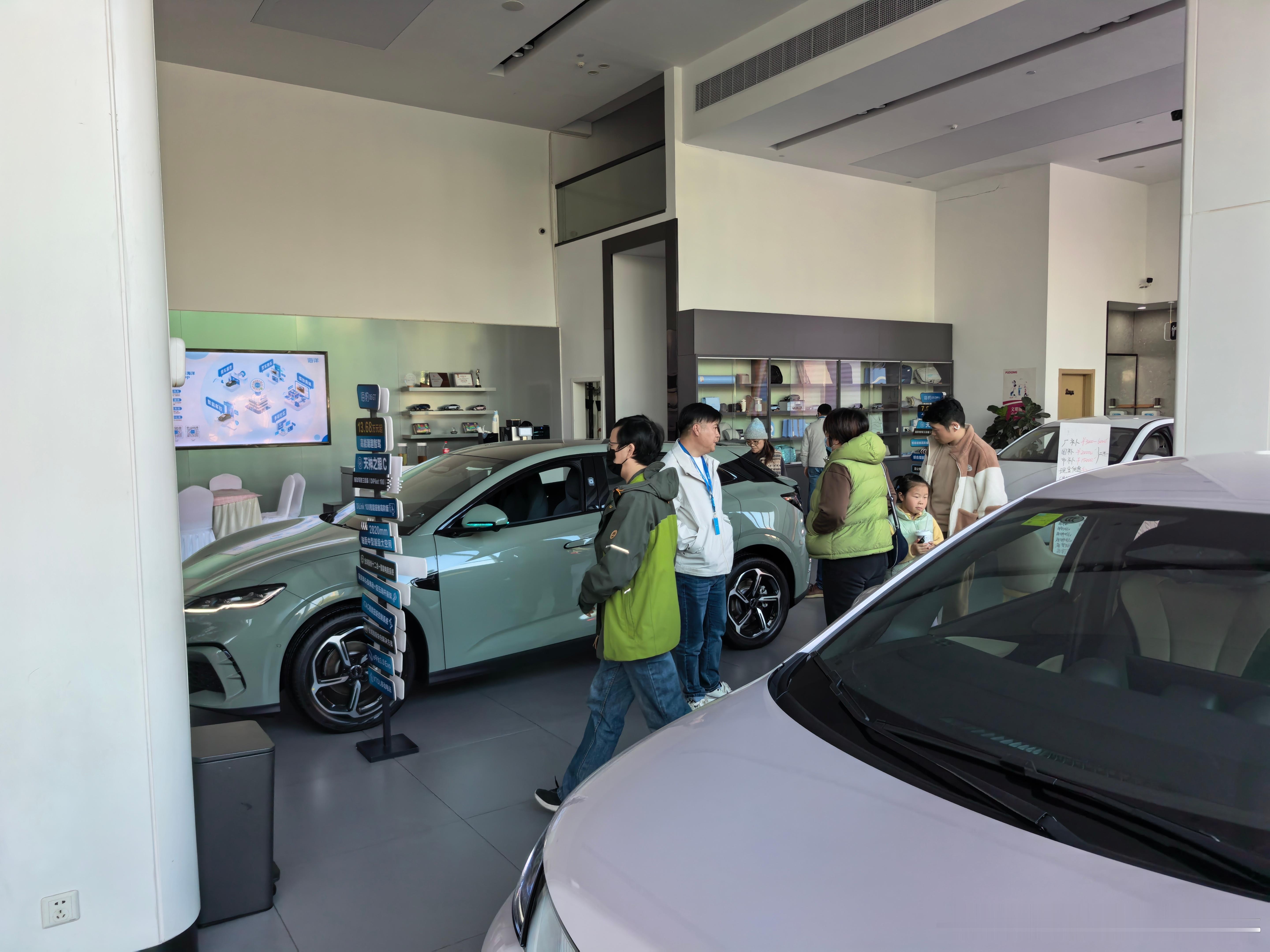 还得是海豹06GT，大人小孩都喜欢 上海·比亚迪汽车海洋网(上海华裕启迪4S店)