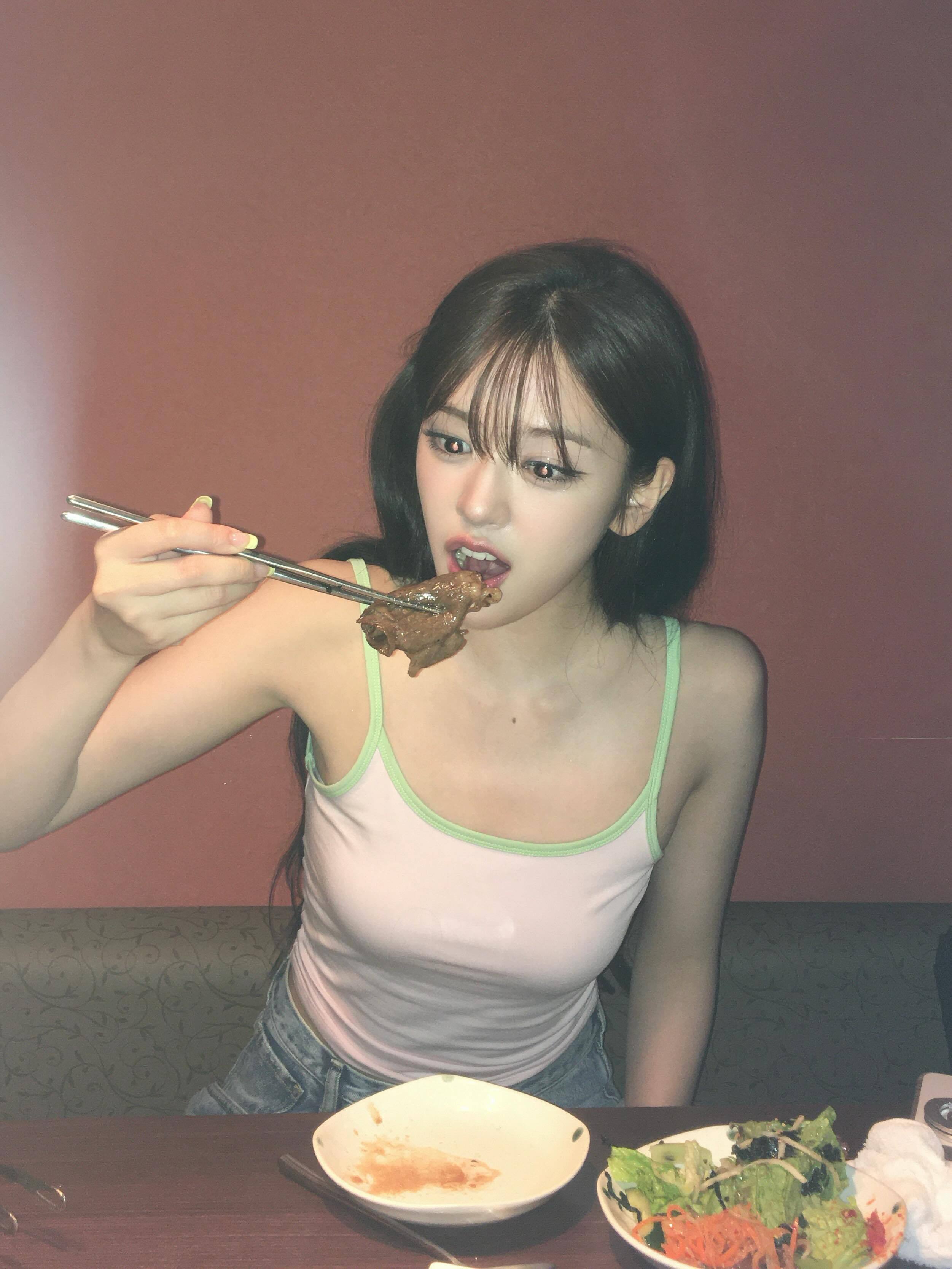 安宥真 INS更新🤍🍇 
