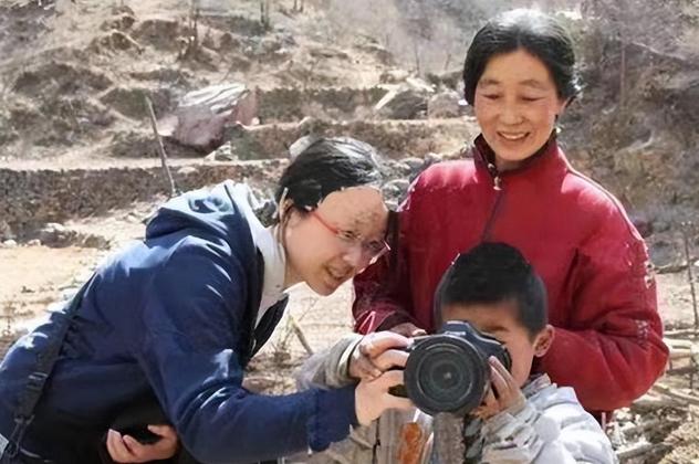 [微风]2000年，北大教授毅然辞职，带着校花妻子隐居山野，11年花光350万积