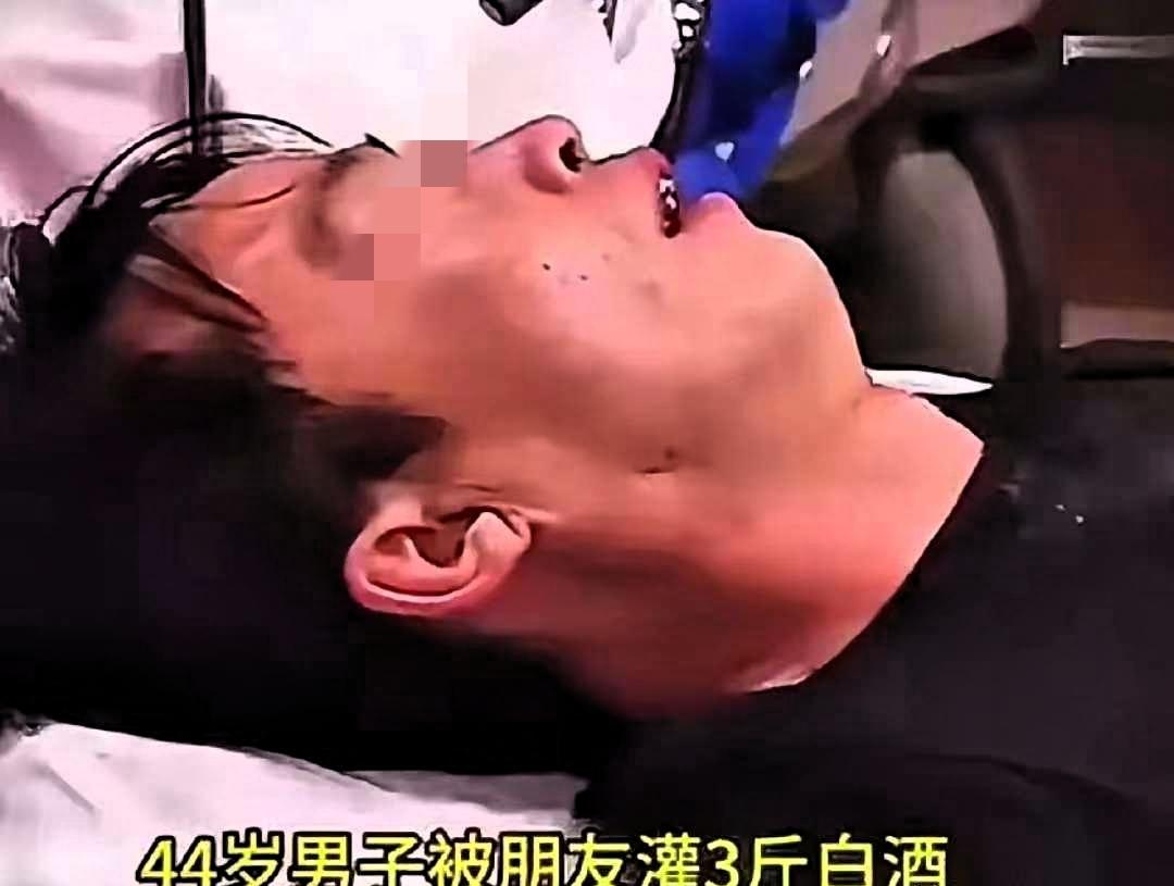 这同学聚会，有时候真就是个无底洞！

41岁正当壮年的汉子，硬是被那帮所谓的“老