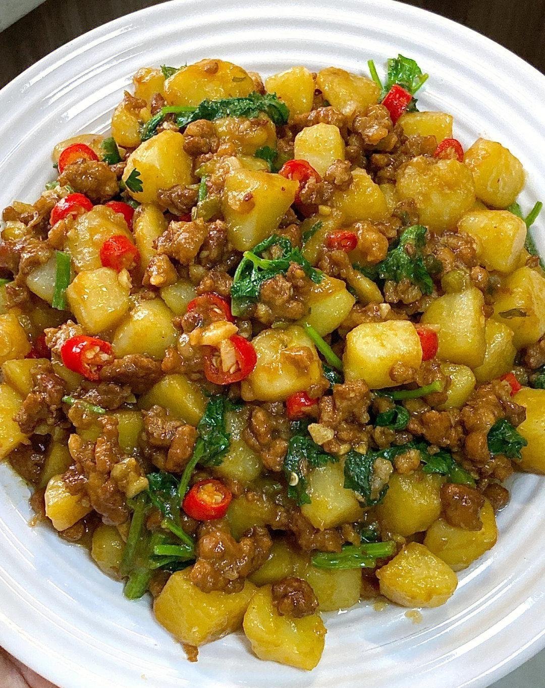 土豆真是食物界最权威的存在软糯绵密、酥脆焦香两种口感随意切换，平价又饱腹，家常菜