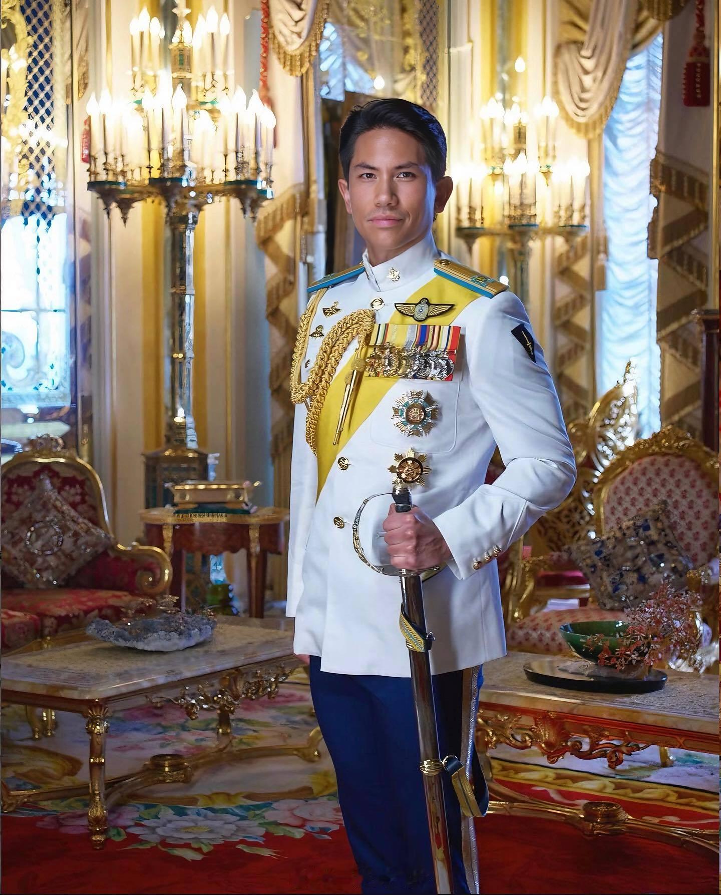 恭喜文莱的马丁王子出任文莱外交部长，因为他爹宣布内阁重组🇧🇳