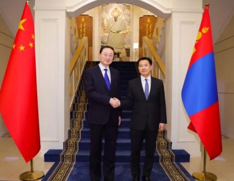 蒙古政坛彻底变天！新总理上台就撕碎西方忽悠多年的平衡术，当着中方面把边境几十年难