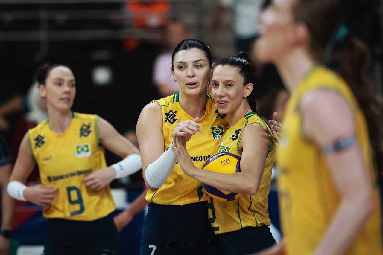 巴西女排3比2比利时女排，第五局比利时领先到12分，最后几分从传到攻到拦还是有些