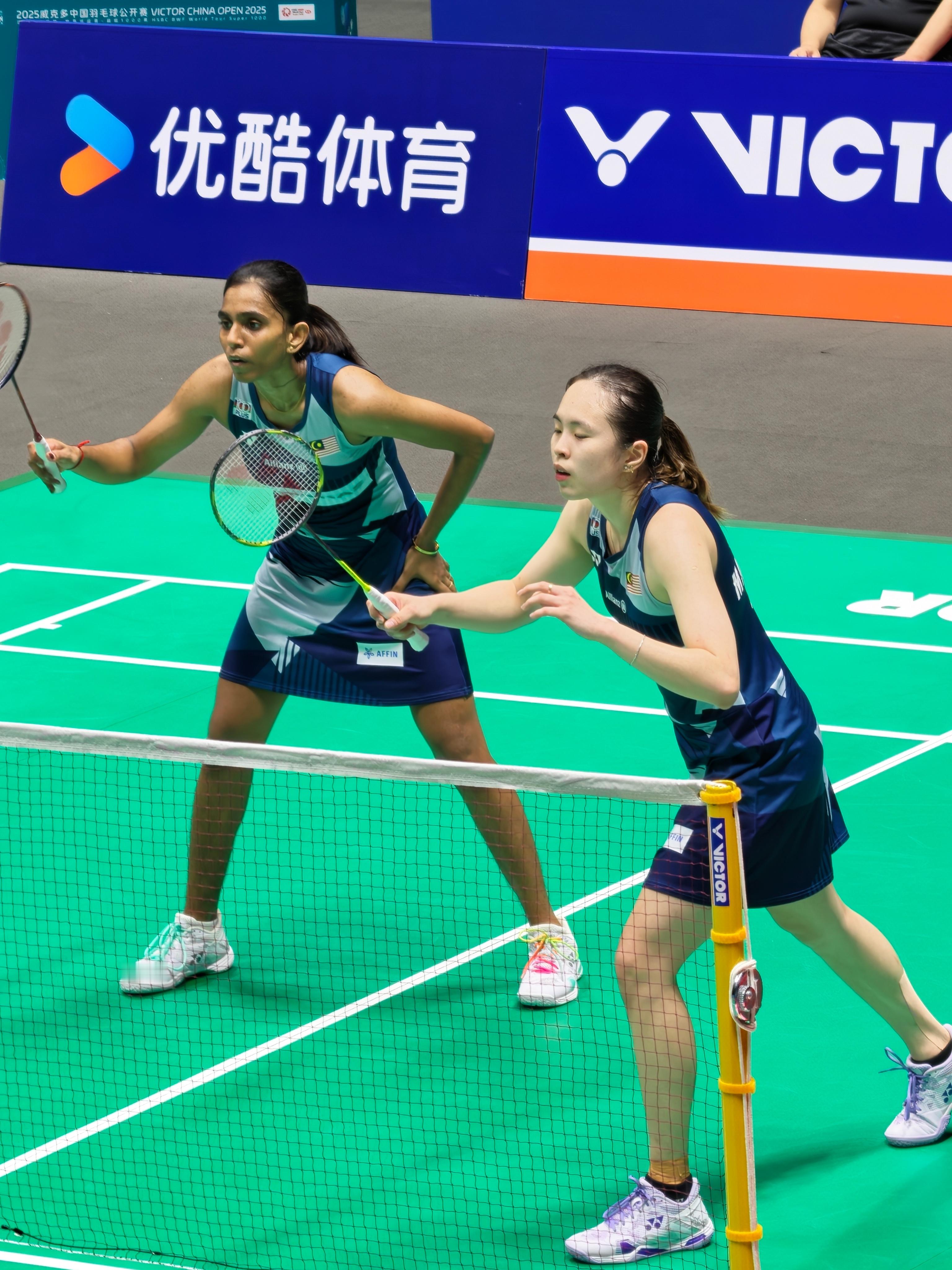 陈康乐/蒂娜🇲🇾 21-17、21-13 🇯🇵广上瑠依/保原彩夏 ​​​