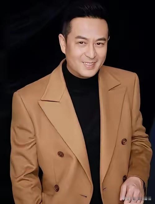 1995年，孙浩把刚拿到手的10万块《中华民谣》奖金，塞了厚厚一叠给穷跑龙套的张