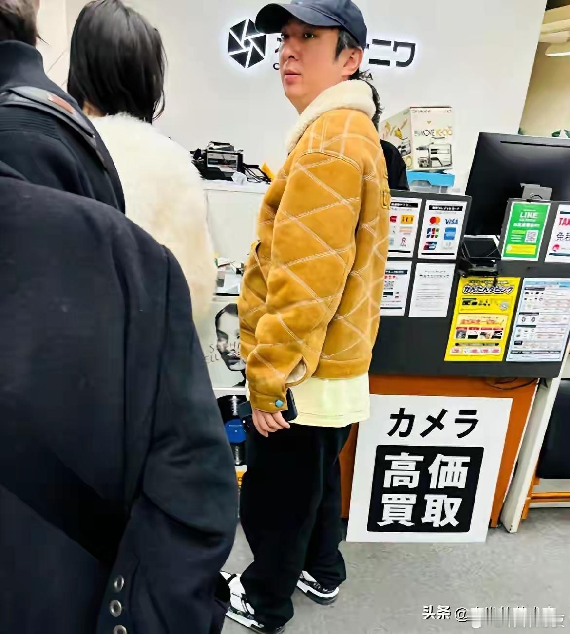 疑王思聪新女友身份曝光！三周前才满20岁，大量个人私密照曝光。从曝光的照片来看，