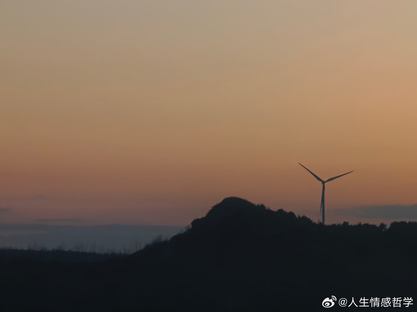 一生，很短。短到还没来得及细细品味盛世的繁华，就已站在岁月的渡口，准备与人间挥手