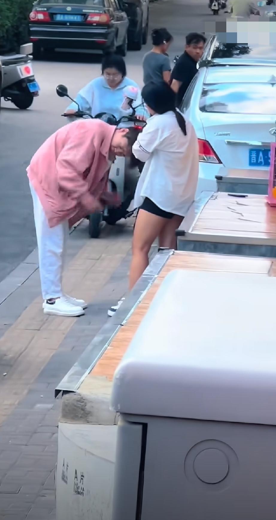 这件事后，该男生应该会去剪个短发。。。。[酷拽]好打理男生发型 帅哥设计的发型 
