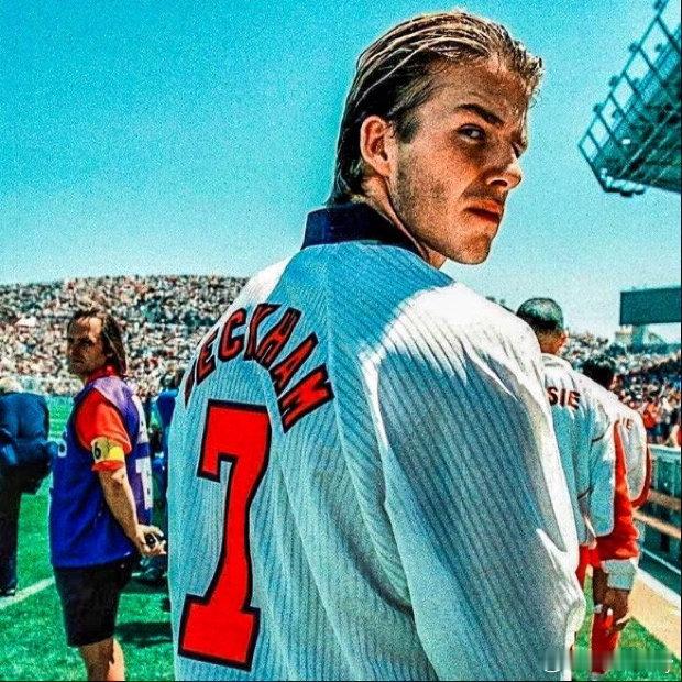 Sir David BeckhamHappy birthday🎂贝克汉姆桐话绿