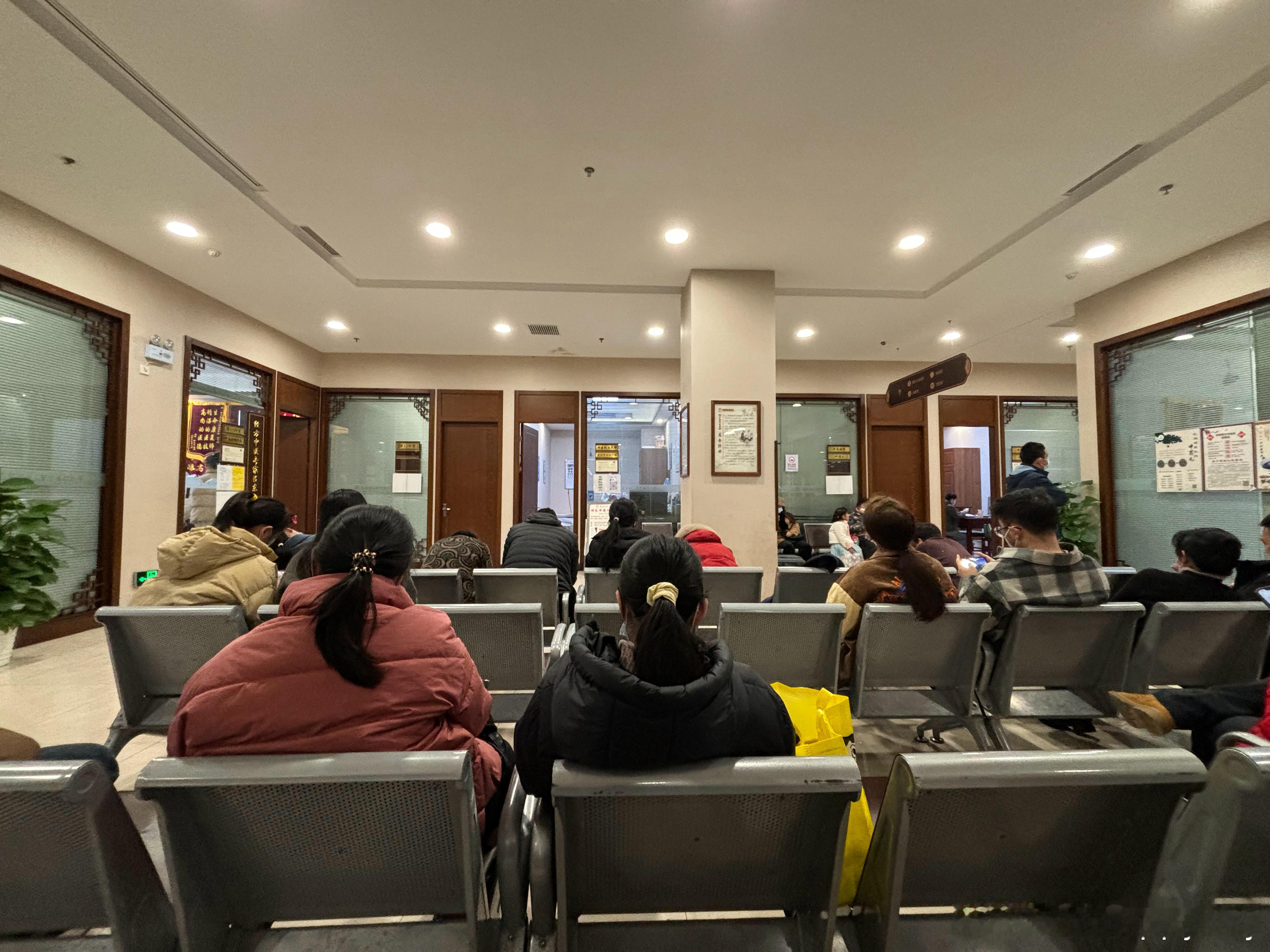 房贷又要降了，新车价格降了，好事还是坏事？当然是好事。但收入涨没涨？收入就算没涨