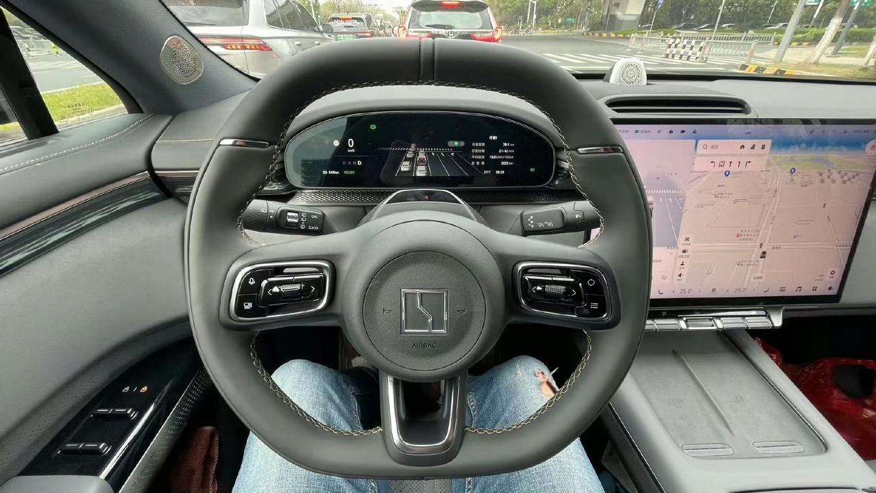 央视最近点赞了极氪的安全性。
央视可算是把我的心声说出来了，作为极氪7X车主，我